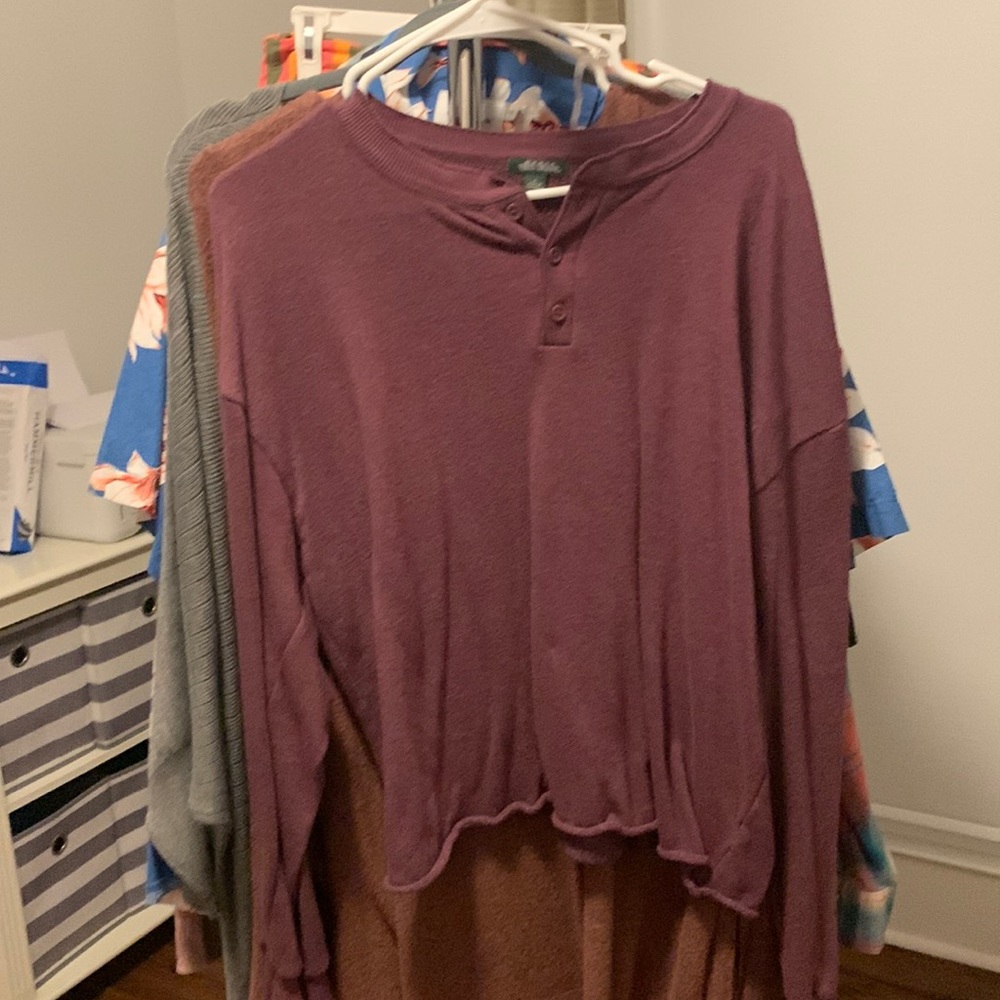 Wild Fable Slightly Cropped Women’s Boyfriend Shirt Style Sweater. Large